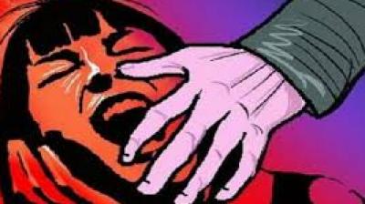 The mother and young girl also pleaded and screamed for help as assaulters try to drag them. (Representational image) 