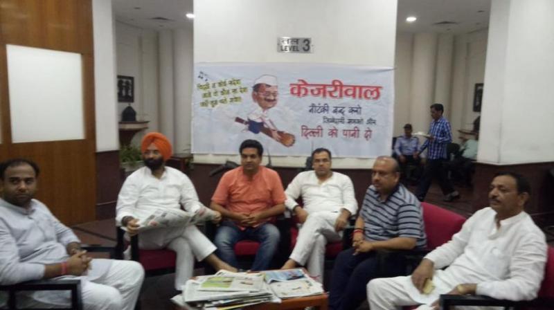 BJP leaders, along with rebel AAP leader Kapil Mishra, are demanding an assurance from Kejriwal to help Delhiites overcome the water “crisis”.(Twitter/@Gupta_vijender) BJP leaders, along with rebel AAP leader Kapil Mishra, are demanding an assurance from Kejriwal to help Delhiites overcome the water “crisis”.(Twitter/@Gupta_vijender)