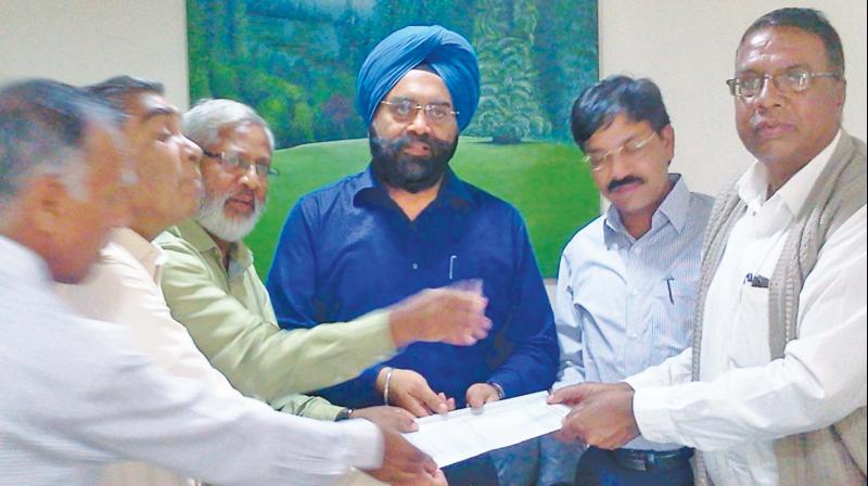 Farmers attached to NSTF in Nilgiris submitted proposals on sustainable agriculture to Mr.G.S.Bedi, Agriculture Production Commissioner. (Photo: DC) Farmers attached to NSTF in Nilgiris submitted proposals on sustainable agriculture to Mr.G.S.Bedi, Agriculture Production Commissioner. (Photo: DC)