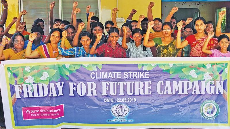 Members of the Psycho Trust stage a demonstration in support of a climate strike on Friday, to draw attention to global warning, at Karur on Friday. (Photo: DC) Members of the Psycho Trust stage a demonstration in support of a climate strike on Friday, to draw attention to global warning, at Karur on Friday. (Photo: DC)