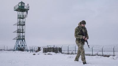 A Ukrainian border guard patrols the border with Russia not far from Hoptivka village, Kharkiv region, Ukraine, Wednesday, Feb. 2, 2022. (AP/Evgeniy Maloletka)