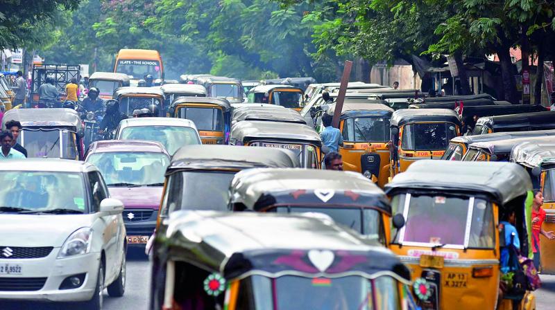 Heavy traffic jams witnessed on Chapel Road during peak hours, as school buses and autorickshaw park on either side of the road, narrowing the lane (Photo: DC) Heavy traffic jams witnessed on Chapel Road during peak hours, as school buses and autorickshaw park on either side of the road, narrowing the lane (Photo: DC)