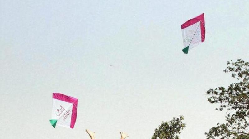 According to a Supreme Court directive, there is a nationwide ban on the procurement, sale and use of glass powder-coated 'manjha' and other dangerous kite strings. (Representational Image) According to a Supreme Court directive, there is a nationwide ban on the procurement, sale and use of glass powder-coated 'manjha' and other dangerous kite strings. (Representational Image)