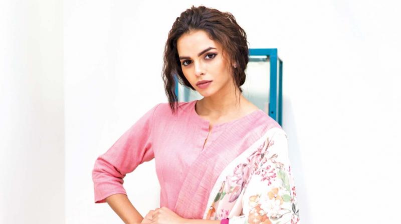With the temperature on the rise, the designers are also going for comfortable materials. With the temperature on the rise, the designers are also going for comfortable materials.