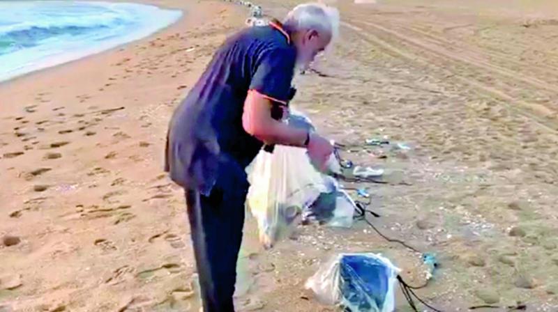 Prime Minister Narendra Modi takes a stroll on the beach while picking up litter. (Photo: DC) Prime Minister Narendra Modi takes a stroll on the beach while picking up litter. (Photo: DC)