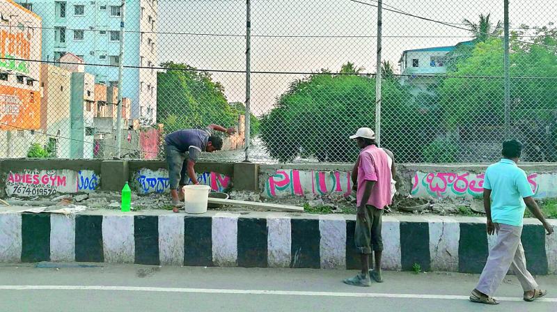 GHMC reconstructing the fence posts on the footpath in Ashok Nagar where an art installation was put up in July this year by ‘Whimaway’. (Photo: DC) GHMC reconstructing the fence posts on the footpath in Ashok Nagar where an art installation was put up in July this year by ‘Whimaway’. (Photo: DC)