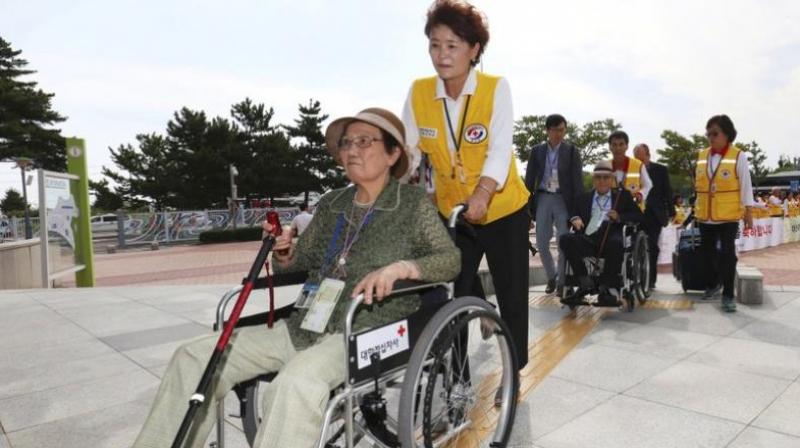 South Koreans leave for North Korea to take part in family reunions with their North Korean family members at the customs, immigration and quarantine (CIQ) office, in Goseong, South Korea, Monday, August 20, 2018. (Photo: AP) South Koreans leave for North Korea to take part in family reunions with their North Korean family members at the customs, immigration and quarantine (CIQ) office, in Goseong, South Korea, Monday, August 20, 2018. (Photo: AP)