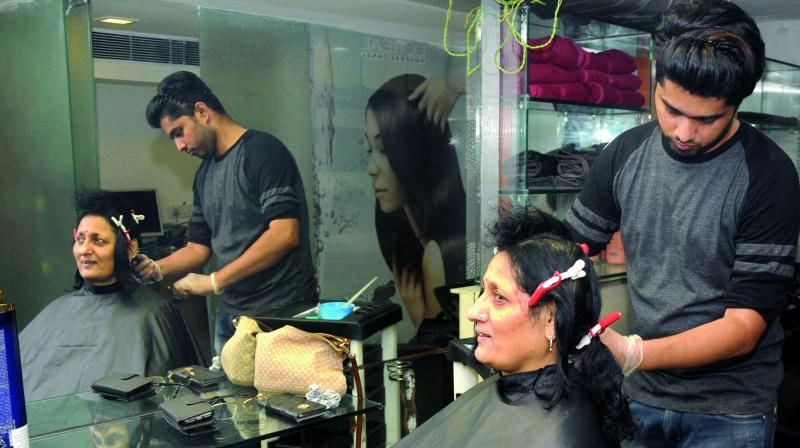 Hair care expert Shantanu treating Anjali Kedia’s hair. Hair care expert Shantanu treating Anjali Kedia’s hair.