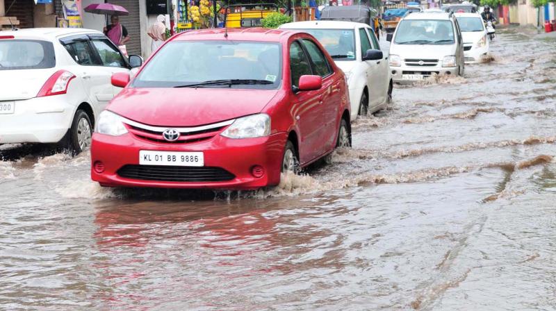 Vehicles wade through the flooded Kamaleshwaram road in Thiruvananthapuram city after the rains on Saturday. (Photo: DC) Vehicles wade through the flooded Kamaleshwaram road in Thiruvananthapuram city after the rains on Saturday. (Photo: DC)