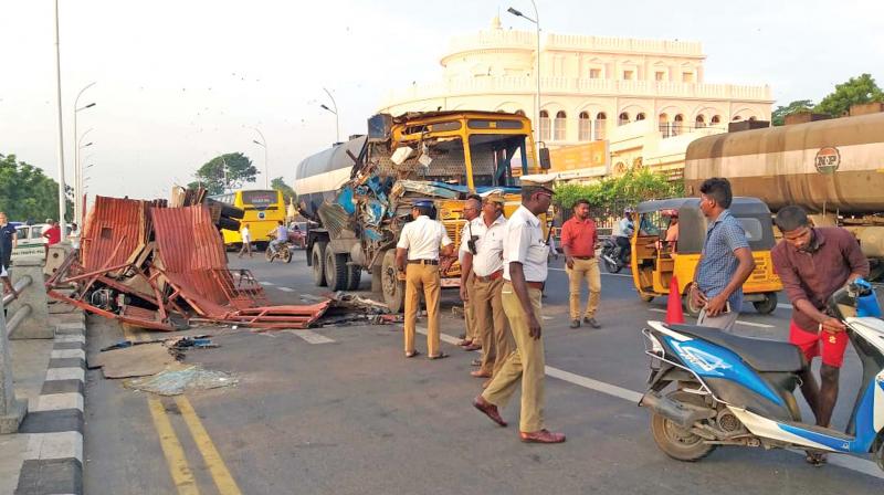 Traffic on Kamarajar Salai came to a standstill for over an hour after two trucks collided on Thursday morning. Image: DC Traffic on Kamarajar Salai came to a standstill for over an hour after two trucks collided on Thursday morning. Image: DC