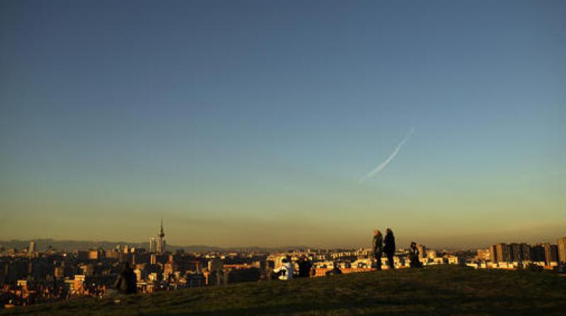 A layer of smog covers the skyline as people stand atop a hill at the Tio Pio park at sunset in Madrid. (Photo: AP) A layer of smog covers the skyline as people stand atop a hill at the Tio Pio park at sunset in Madrid. (Photo: AP)