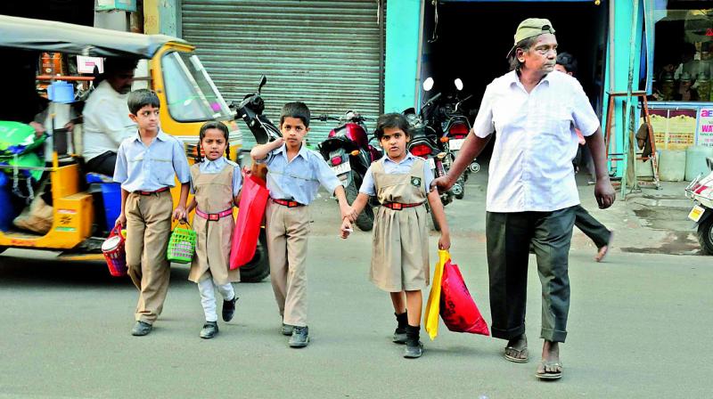 Laddu Bhai helping children cross the road Laddu Bhai helping children cross the road