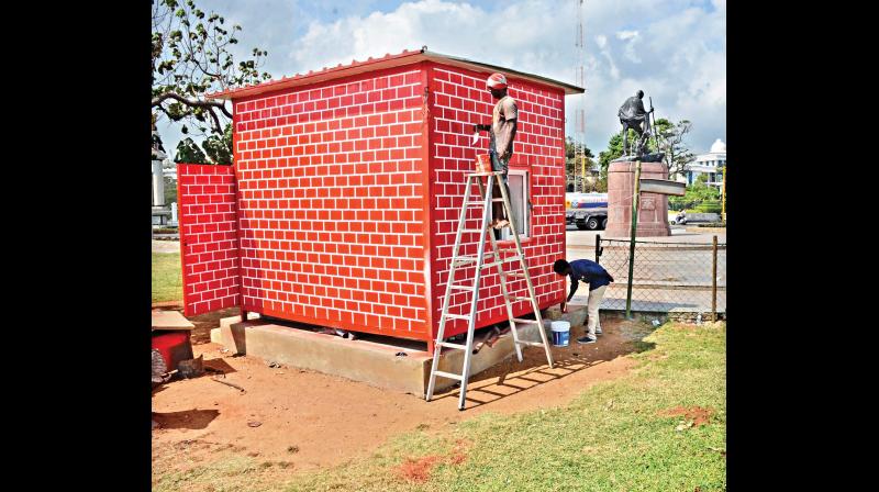 Temporary police booth set up near Gandhi statue, Marina beach, on the occasion of New Year. (Photo: DC) Temporary police booth set up near Gandhi statue, Marina beach, on the occasion of New Year. (Photo: DC)