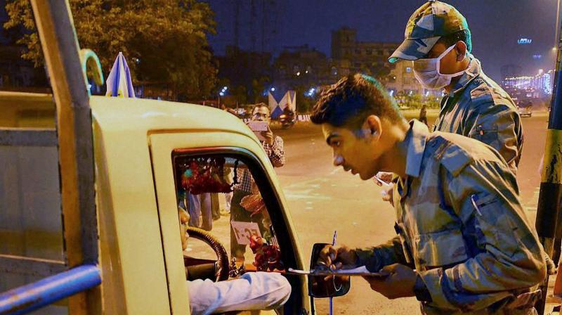 Army jawans check vehicles at the toll plaza at Vidyasagar Setu near Nabanna (State Secretariat) in Kolkata. (Photo: PTI) Army jawans check vehicles at the toll plaza at Vidyasagar Setu near Nabanna (State Secretariat) in Kolkata. (Photo: PTI)