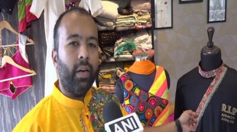 Designer Rahul Thakkar showcases a kurta with 'RIP Article 370, 35A' written on it. (Phoyo: ANI) Designer Rahul Thakkar showcases a kurta with 'RIP Article 370, 35A' written on it. (Phoyo: ANI)