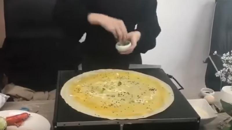 The Chinese lady popularly called ‘Office Ono' has become a social media star in China because of her unique cooking skills not in the kitchen but at work. (Photo: Youtube) The Chinese lady popularly called ‘Office Ono' has become a social media star in China because of her unique cooking skills not in the kitchen but at work. (Photo: Youtube)