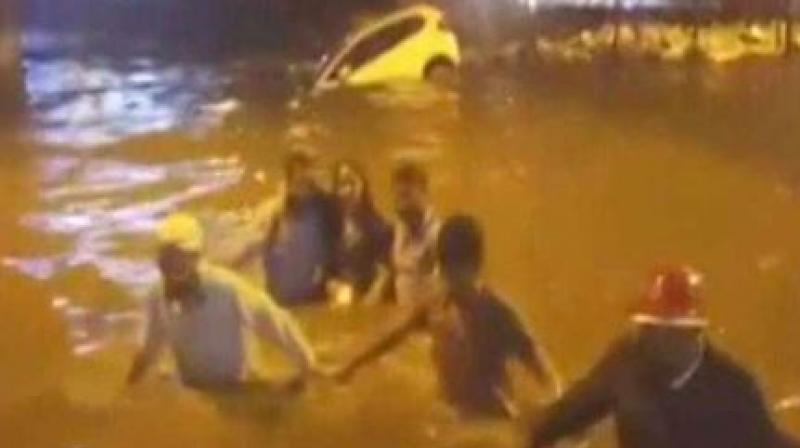 Five people jumped into the water and rescued the woman. (Photo: Screengrab) Five people jumped into the water and rescued the woman. (Photo: Screengrab)
