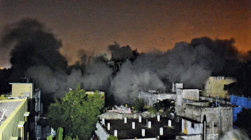 The 11-storey Moulivakkam building collapses at 6.52 pm on Wednesday. The 11-storey Moulivakkam building collapses at 6.52 pm on Wednesday.