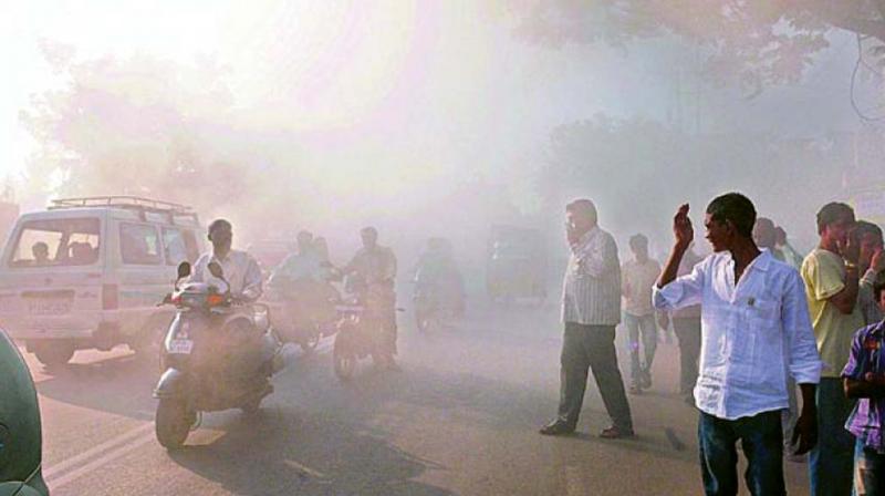 Particulate matter (PM) smaller than 2.5 microns can enter deep into the lungs, and breathing PM2.5 is associated with increased risk of heart attacks, strokes, respiratory diseases and cancer. (Photo: File) Particulate matter (PM) smaller than 2.5 microns can enter deep into the lungs, and breathing PM2.5 is associated with increased risk of heart attacks, strokes, respiratory diseases and cancer. (Photo: File)