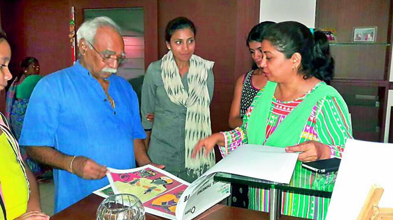 Thota Vaikuntam offered his advice to kids at the art fest Thota Vaikuntam offered his advice to kids at the art fest