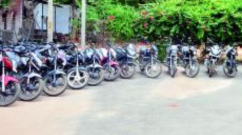 Around 12.40 am on April 26, one K. Upender, a resident of Uppal, was on his way back home from Kothapet when a group of four persons travelling on two bikes waylaid him in Margadarshi Colony. Around 12.40 am on April 26, one K. Upender, a resident of Uppal, was on his way back home from Kothapet when a group of four persons travelling on two bikes waylaid him in Margadarshi Colony.