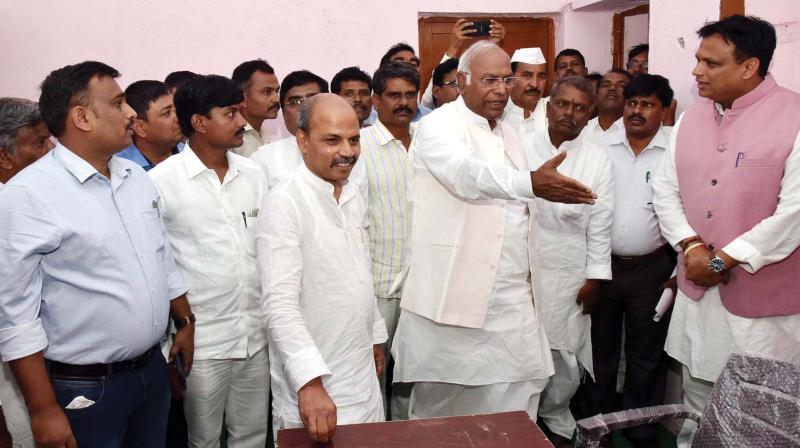 Congress leader Mallikarjun Kharge after inaugurating Yadrami taluk in Kalaburgi district on Sunday. (Photo:KPN) Congress leader Mallikarjun Kharge after inaugurating Yadrami taluk in Kalaburgi district on Sunday. (Photo:KPN)