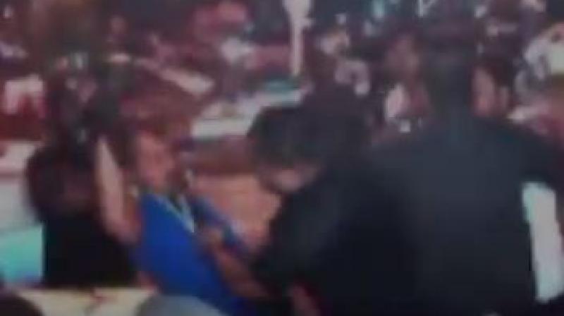 The men in the video were seen hitting and punching each other while another man tried to mediate. (Photo: Videograb) The men in the video were seen hitting and punching each other while another man tried to mediate. (Photo: Videograb)