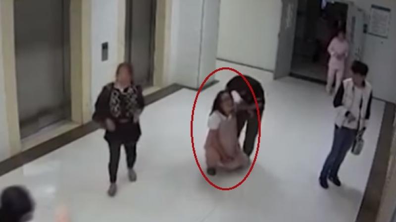 She jumped from the fifth floor (Photo: YouTube) She jumped from the fifth floor (Photo: YouTube)
