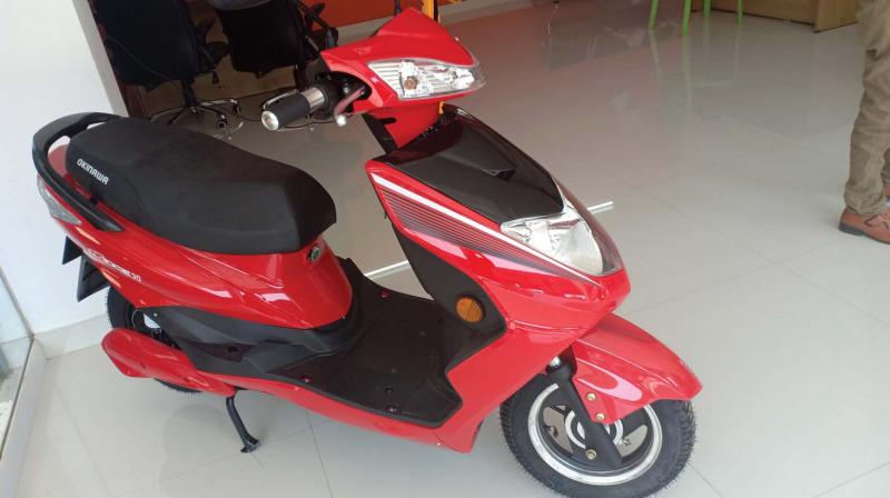 The base models of the electric scooter, which will run at a maximum speed of 35 km/ hour, do not need registration and can be used without driving licence. The base models of the electric scooter, which will run at a maximum speed of 35 km/ hour, do not need registration and can be used without driving licence.