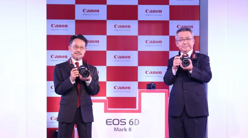 The EOS 6D Mark II exhibits a well-rounded feature set with extensive additions for photographers to enjoy the creative world of high quality imaging through the comprehensive full-frame DSLR functions, packed into a light weight and compact body. The EOS 6D Mark II exhibits a well-rounded feature set with extensive additions for photographers to enjoy the creative world of high quality imaging through the comprehensive full-frame DSLR functions, packed into a light weight and compact body.