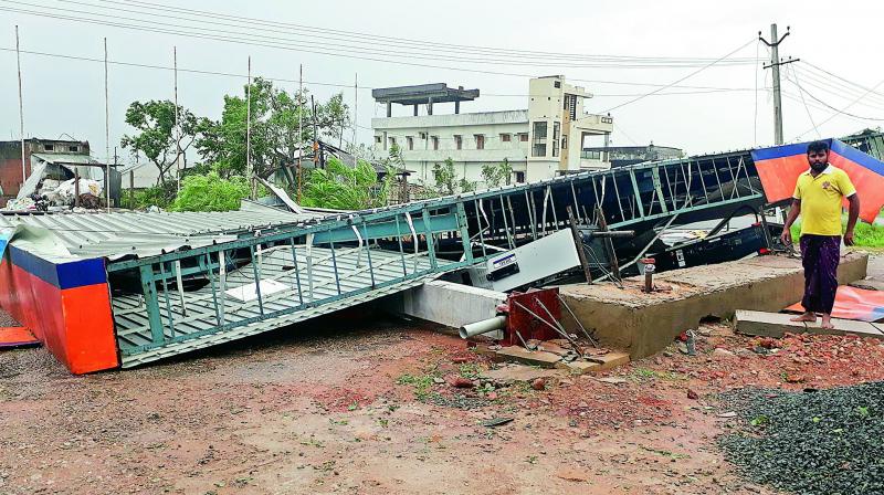 The roof of a petrol bunk collapses due to the devastation caused by the cyclone Titli at Kanchili in Srikakulam district on Thursday.(Photo: Murali Krishna) The roof of a petrol bunk collapses due to the devastation caused by the cyclone Titli at Kanchili in Srikakulam district on Thursday.(Photo: Murali Krishna)