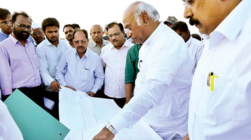 Congress leader in Lok Sabha Mallikarjun Kharge at the airport near Kalaburagi on Friday. (Photo: KPN) Congress leader in Lok Sabha Mallikarjun Kharge at the airport near Kalaburagi on Friday. (Photo: KPN)