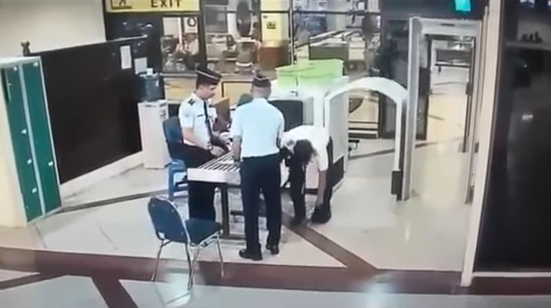 Screenshot from the security footage, where the pilot can be seen picking up his belongings. (Photo: YouTube) Screenshot from the security footage, where the pilot can be seen picking up his belongings. (Photo: YouTube)
