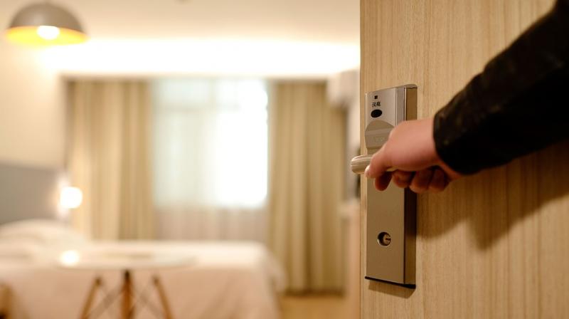 Hotel chain giving customers discount if they don't use their phones. (Photo: Pixabay) Hotel chain giving customers discount if they don't use their phones. (Photo: Pixabay)