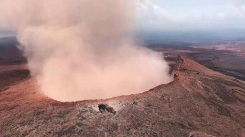 In this photo provided by Tulsi Gabbard, who is on active duty Hawaii National Guard deployment, ash from the Puu Oo vent on Kilauea volcano rises into the air, near Pahoa, Hawaii. (Photo: AP) In this photo provided by Tulsi Gabbard, who is on active duty Hawaii National Guard deployment, ash from the Puu Oo vent on Kilauea volcano rises into the air, near Pahoa, Hawaii. (Photo: AP)