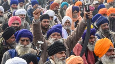 The next round of talks has been scheduled on Tuesday, January 19, the day when the Supreme Court-appointed committee was due to start its consultations with stakeholders to end the impasse. (Photo:PTI)