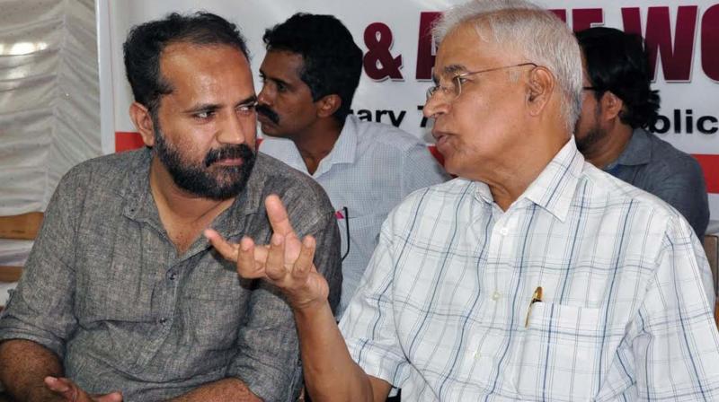 Former Doordarshan additional director general K. Kunhikrishnan with Calicut Press Club president Kamal Varadoor during a seminar on public broadcasting in Kozhikode on Tuesday. (Photo: VISWAJITH.K) Former Doordarshan additional director general K. Kunhikrishnan with Calicut Press Club president Kamal Varadoor during a seminar on public broadcasting in Kozhikode on Tuesday. (Photo: VISWAJITH.K)