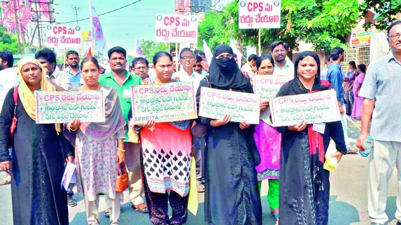 Employees, teachers, workers, pensioners JAC and AP NGOs take part in a protest rally demanding withdrawal of CPS and regularisation of contract employees in Guntur city on Tuesday. (Photo: DC) Employees, teachers, workers, pensioners JAC and AP NGOs take part in a protest rally demanding withdrawal of CPS and regularisation of contract employees in Guntur city on Tuesday. (Photo: DC)