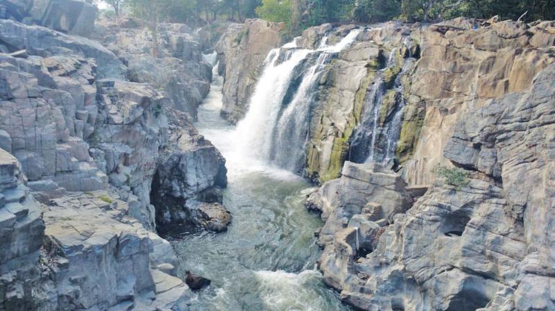 On Sunday, it was expected to enter Tamil Nadu via Biligundulu in Krishnagiri district and where the Central Water Commission office records the inflows. On Sunday, it was expected to enter Tamil Nadu via Biligundulu in Krishnagiri district and where the Central Water Commission office records the inflows.