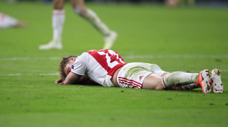 Many newspapers used the same language to describe the 'buttock-clenching' tension as Ajax let their lead slip away. (Photo: AP) Many newspapers used the same language to describe the 'buttock-clenching' tension as Ajax let their lead slip away. (Photo: AP)