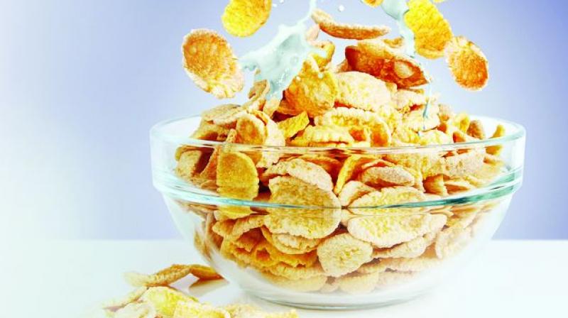 A small desert, such as a cookie or cake in breakfast is more effective for weightloss A small desert, such as a cookie or cake in breakfast is more effective for weightloss