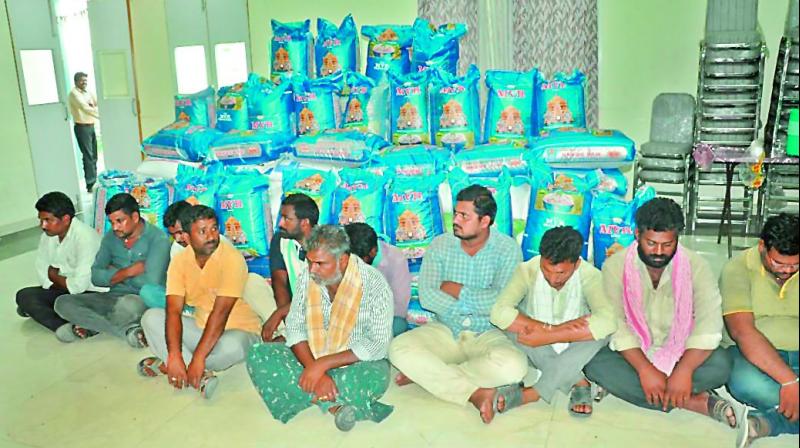 Gang arrested for selling fake cotton seeds in Mancherial. Gang arrested for selling fake cotton seeds in Mancherial.