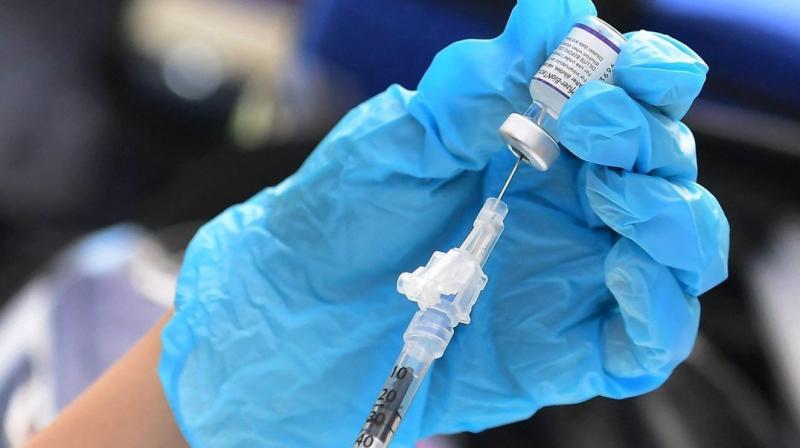 UK opens up COVID boosters to all over 30s in Omicron fight