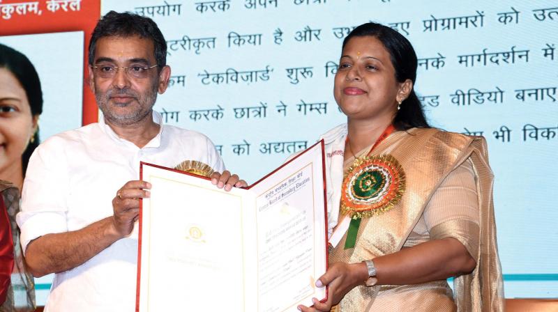 Union Minister of State for HRD Upendra Kushwaha presents the CBSE Teacher Award to Suma Paul in New Delhi. Union Minister of State for HRD Upendra Kushwaha presents the CBSE Teacher Award to Suma Paul in New Delhi.