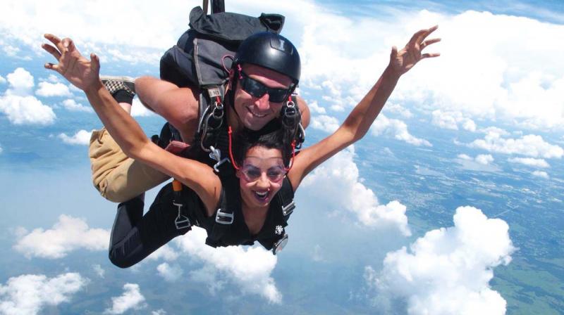 Sanjjanaa with a sky diving expert at Tampa. Many avid travellers prefer being adventurous and getting an adrenaline high on their holidays. Sanjjanaa with a sky diving expert at Tampa. Many avid travellers prefer being adventurous and getting an adrenaline high on their holidays.