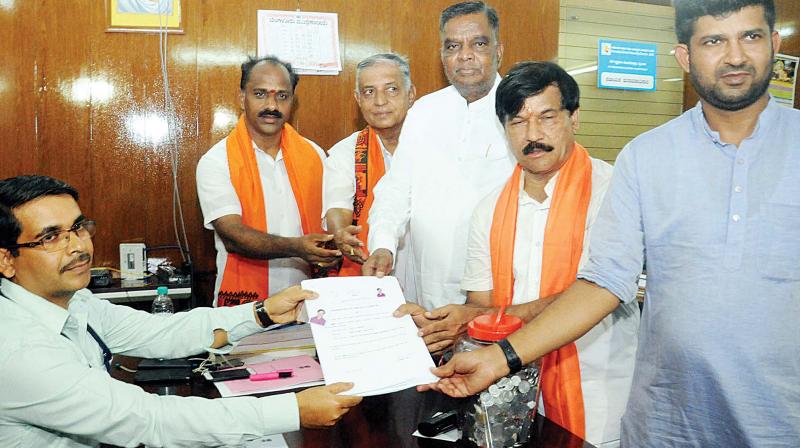 BJP candidate S.A .Ramadas files nomination papers in Mysuru on Saturday (Image: KPN) BJP candidate S.A .Ramadas files nomination papers in Mysuru on Saturday (Image: KPN)
