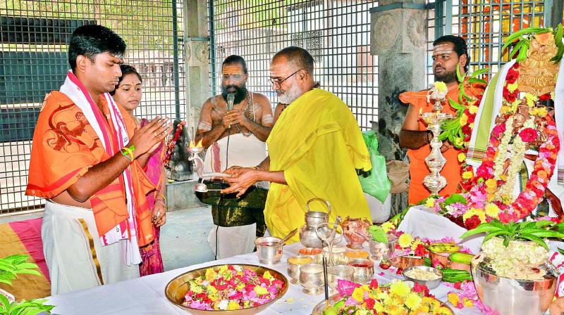 Srisailam temple priest offered the VIPs a traditional welcome. (File Photo: DC)