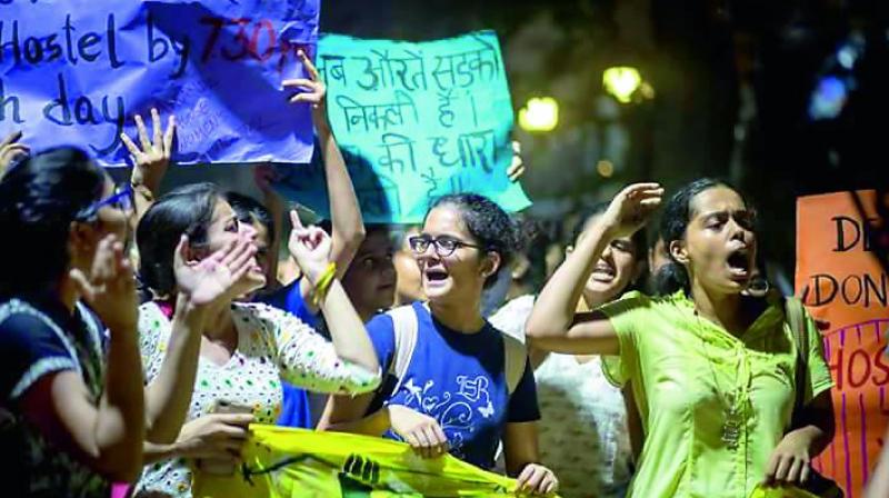Sadda haq: Participants of the Pinjra Tod movement protesting against restrictive rules for girls in educational institutions and hostels. Sadda haq: Participants of the Pinjra Tod movement protesting against restrictive rules for girls in educational institutions and hostels.