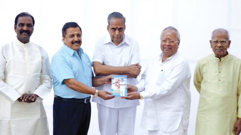 To mark this feat, a series of articles titled Naanum Cinemavum and which he wrote for a Tamil newspaper has been compiled as a book. To mark this feat, a series of articles titled Naanum Cinemavum and which he wrote for a Tamil newspaper has been compiled as a book.