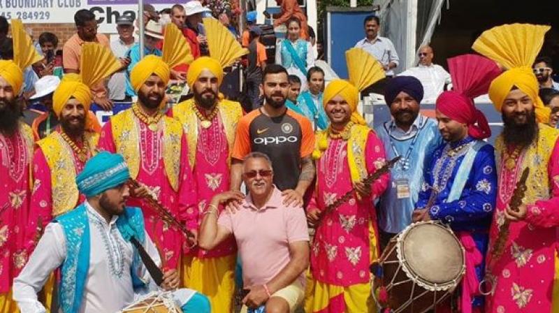 Kohli was seen resting his hands on a person who looks similar to Vijay Mallya, accused of fraud and money laundering and is currently on the run from India’s financial authorities. (Photo: BCCI) Kohli was seen resting his hands on a person who looks similar to Vijay Mallya, accused of fraud and money laundering and is currently on the run from India’s financial authorities. (Photo: BCCI)